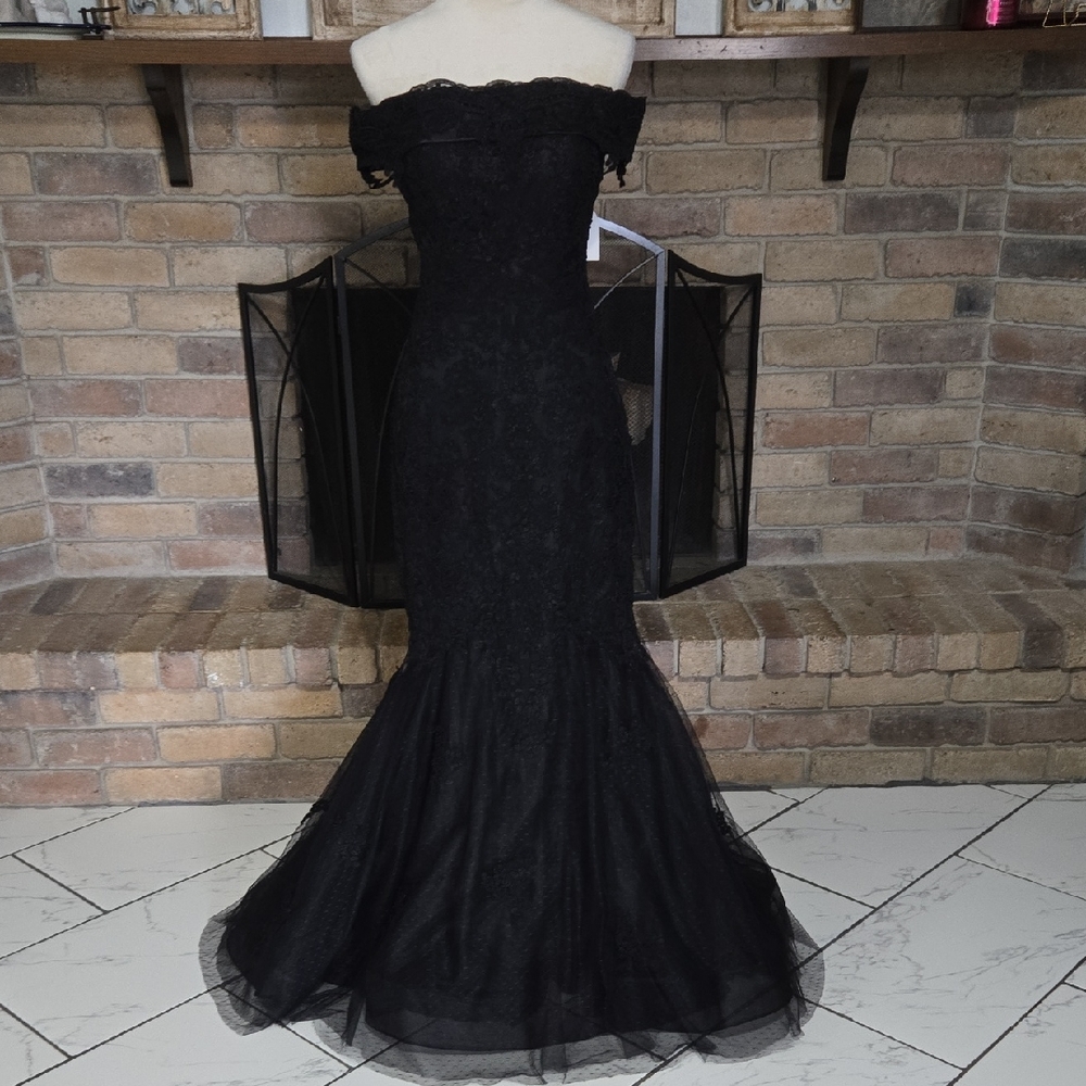 Dave & Johnny Black Formal Dress